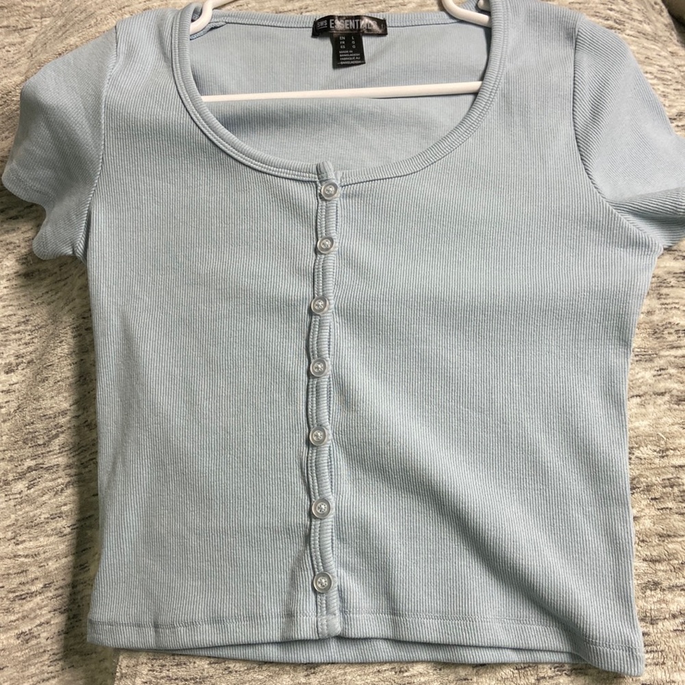 Light blue cropped t-shirt
